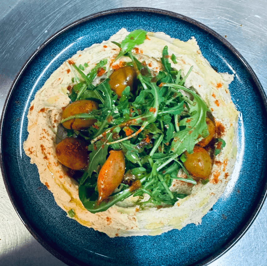 Hummus casero con aceite de oliva